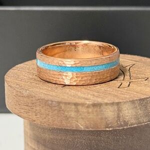 "VERTIGO" - HAMMERED TURQUOISE WEDDING BAND - 14K ROSE GOLD - SIZE 13